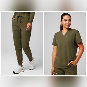 Fabletics Utility Green Women's  Scrub Set